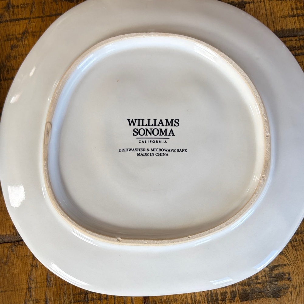 Williams Sonoma set of 8 White Plate with Red Heart - Picture 7 of 7